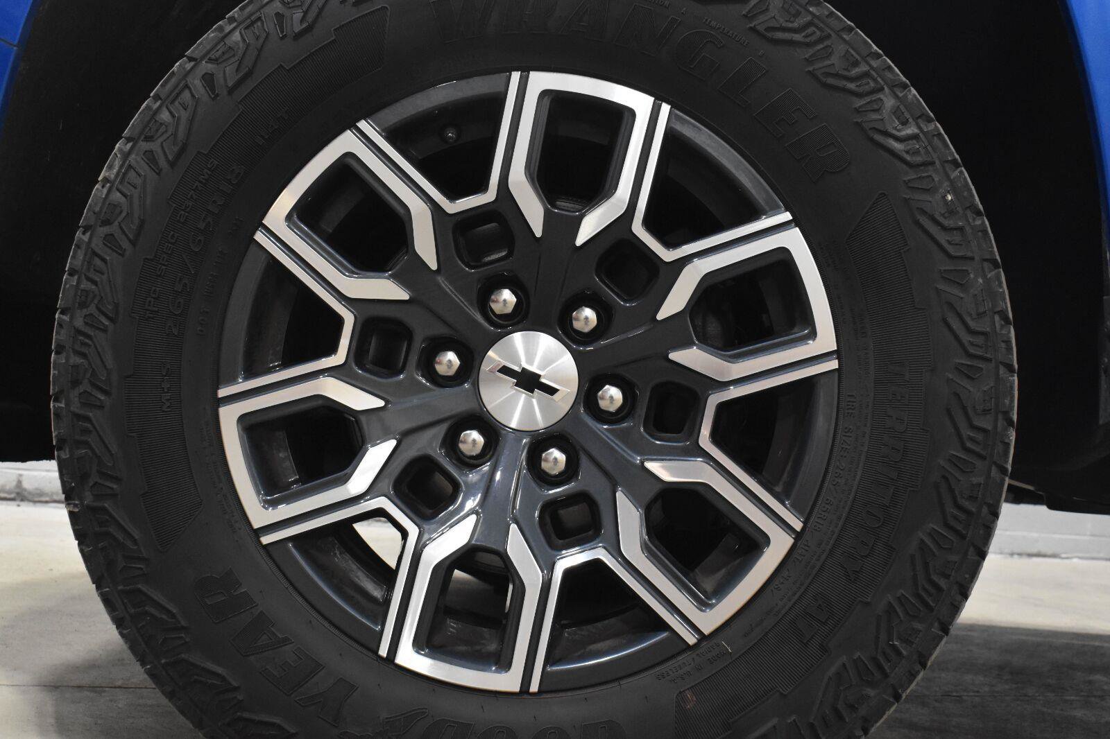 Used 2023 Chevrolet Colorado Z71 w/ Z71 Convenience Package 2 AWD/4WD image 31