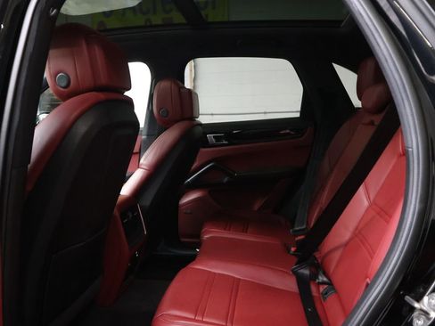Used 2021 Porsche Cayenne S w/ Premium Package AWD/4WD image 15