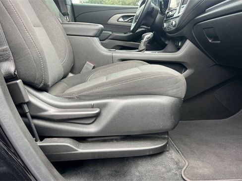 Used 2023 Chevrolet Traverse LT image 23