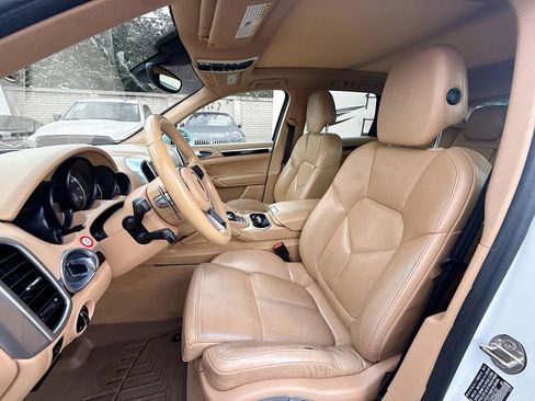 Used 2017 Porsche Cayenne image 23