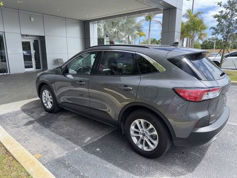 Used 2021 Ford Escape SE w/ Convenience Package image 4