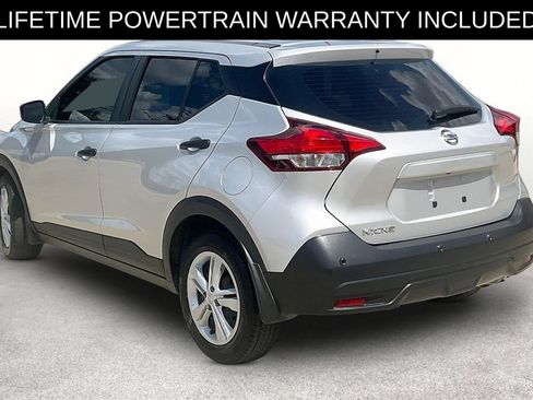 Used 2020 Nissan Kicks S FWD image 11