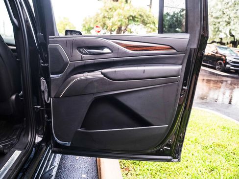 Used 2021 Cadillac Escalade ESV Luxury RWD image 21
