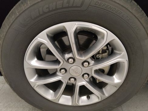 Used 2016 Jeep Grand Cherokee Limited w/ Luxury Group II AWD/4WD image 31