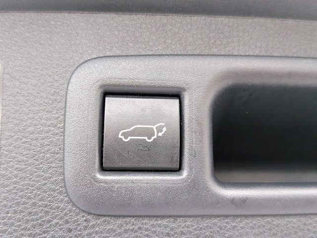 Used 2024 Toyota Highlander Limited FWD image 13