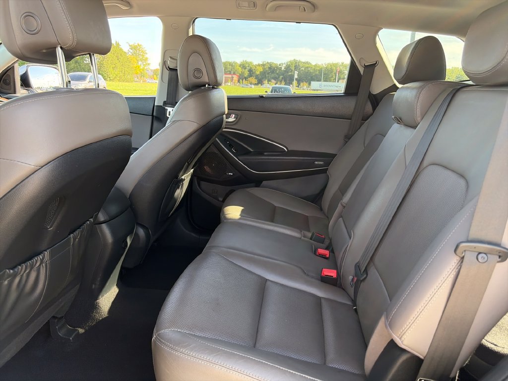 Used 2017 Hyundai Santa Fe AWD image 30