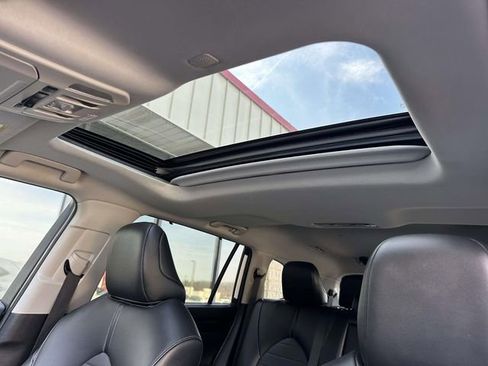 Used 2021 Toyota Highlander XLE image 14