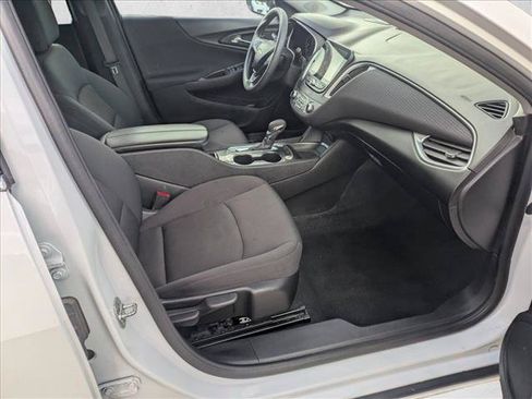 Used 2025 Chevrolet Malibu LT FWD image 18