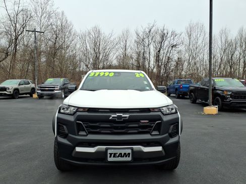 Used 2024 Chevrolet Colorado Trail Boss w/ Technology Package image 2