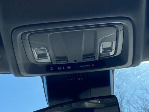 Used 2024 Chevrolet Silverado 1500 LT image 16