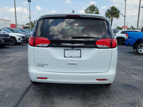 Used 2023 Chrysler Voyager LX FWD image 6