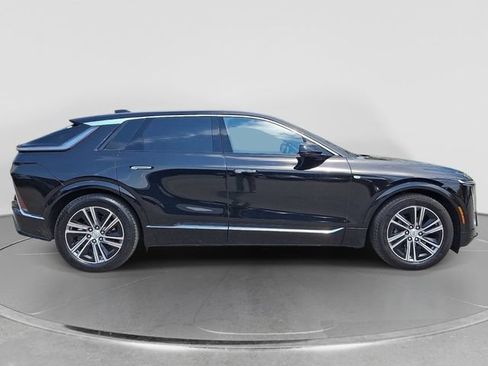 Used 2024 Cadillac Lyriq Luxury w/ LPO, Floor Liner Package AWD/4WD image 7