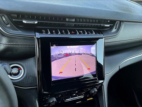 Used 2025 Jeep Grand Cherokee Altitude image 15