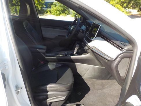 Used 2024 Jeep Compass Latitude image 14