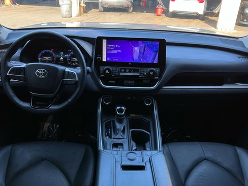 Used 2024 Toyota Grand Highlander Limited image 16