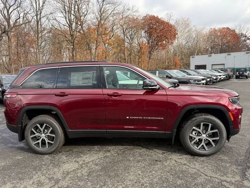 New 2025 Jeep Grand Cherokee Limited w/ MOPAR Finishing Package image 8