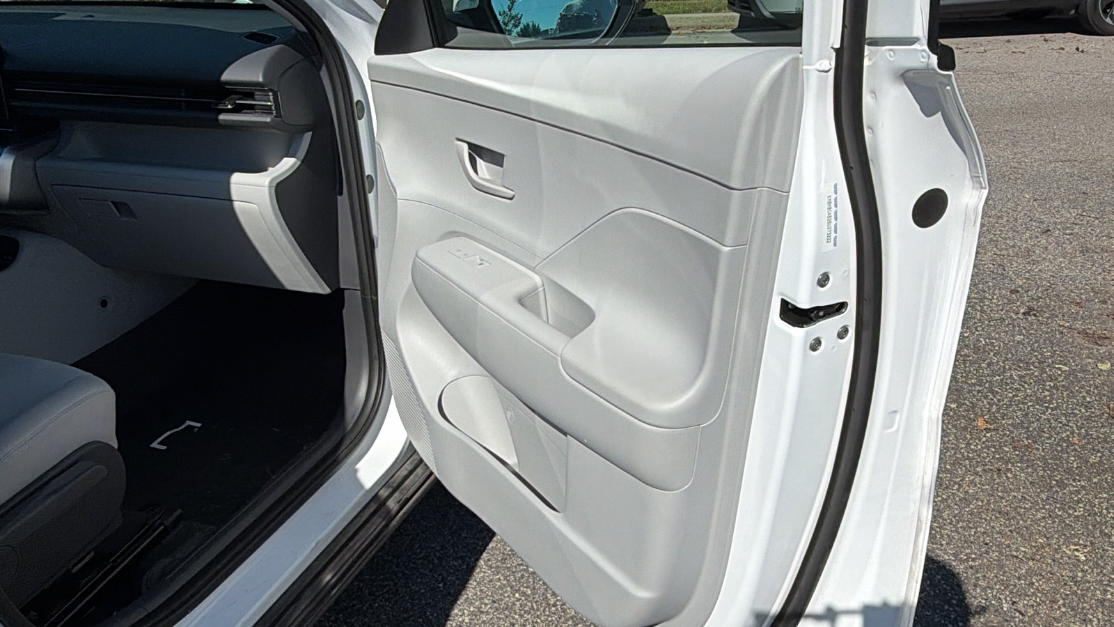Used 2025 Hyundai Kona SEL AWD/4WD image 18
