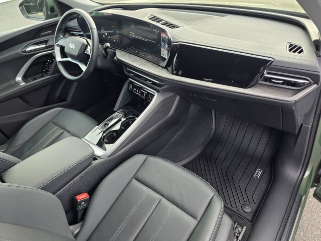 Used 2025 Audi Q5 Premium w/ Premium Plus AWD/4WD image 11