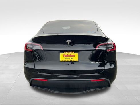 Used 2022 Tesla Model Y Long Range image 8