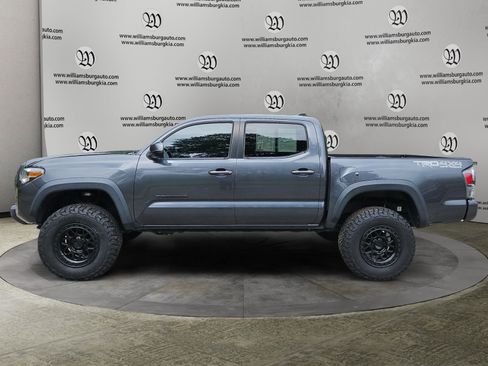 Used 2020 Toyota Tacoma TRD Off-Road w/ Technology Package AWD/4WD image 2