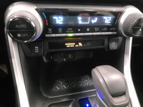 Used 2021 Toyota RAV4 XLE image 19