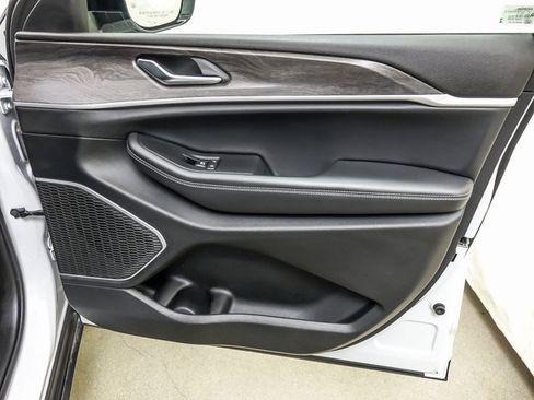 Used 2022 Jeep Grand Cherokee L Limited image 30