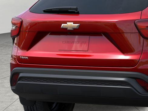 Used 2026 Chevrolet Trax LS FWD image 14