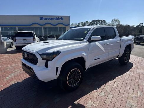 Used 2024 Toyota Tacoma TRD Sport image 32