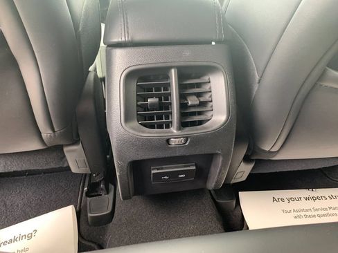 Used 2019 Jeep Cherokee Latitude Plus AWD/4WD image 14