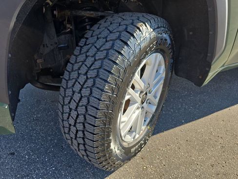 Used 2022 Toyota Tundra SR5 w/ SR5 Convenience Package image 33