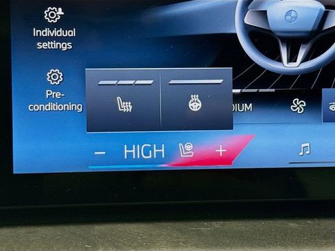 Used 2024 BMW X5 xDrive40i w/ M Sport Package image 21