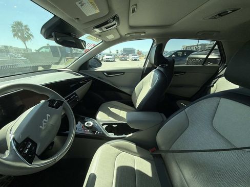 Used 2023 Kia Niro Wave FWD image 12