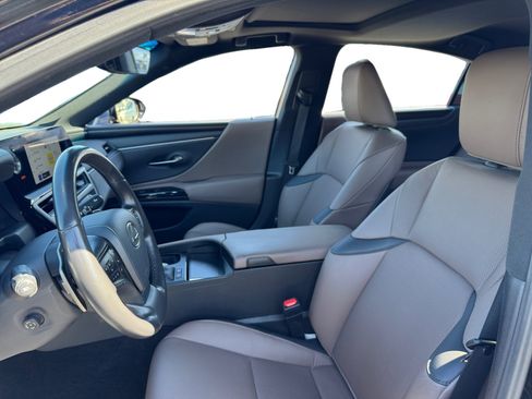 Used 2025 Lexus ES 300h w/ Premium Package FWD image 9