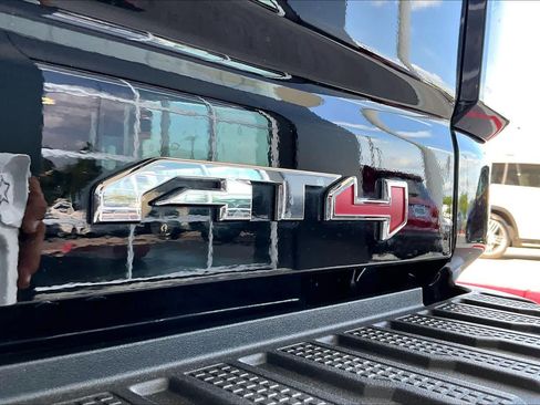 Used 2025 GMC Sierra 2500 AT4 w/ AT4 Premium Plus Package AWD/4WD image 10