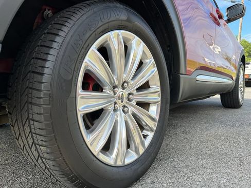 Used 2020 Ford Explorer XLT w/ Equipment Group 202A AWD/4WD image 13