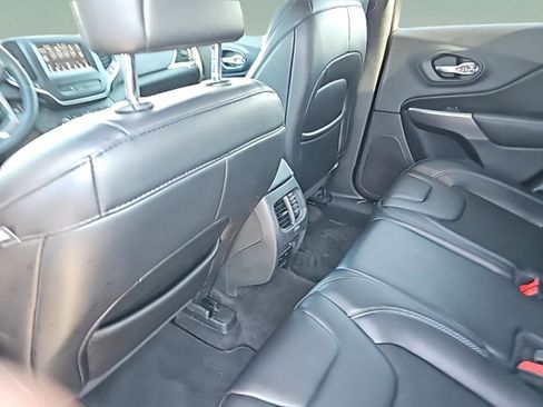 Used 2019 Jeep Cherokee Latitude Plus w/ Comfort/Convenience Group image 28