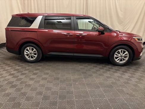 Certified 2024 Kia Carnival LX FWD image 4