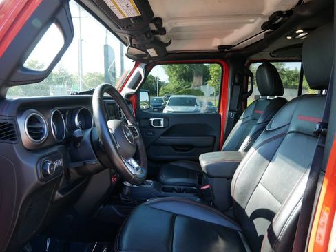 Used 2019 Jeep Wrangler Unlimited Rubicon w/ Cold Weather Group AWD/4WD image 9