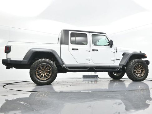Used 2023 Jeep Gladiator Sport AWD/4WD image 46