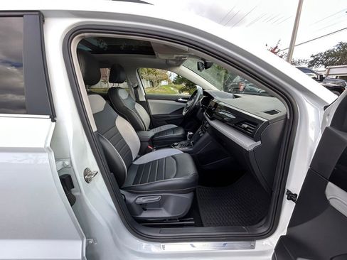 Used 2022 Volkswagen Taos SEL w/ Panoramic Sunroof Package image 35