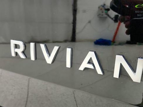 Used 2024 Rivian R1S Adventure AWD/4WD image 31