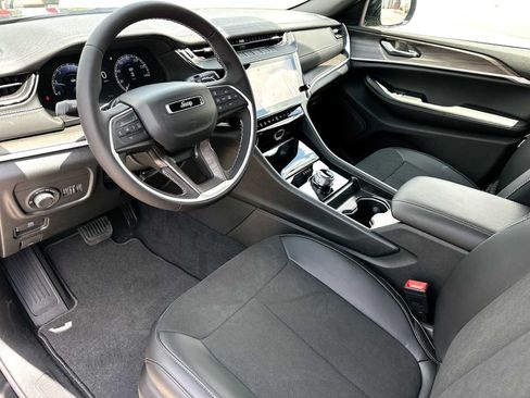 New 2026 Jeep Grand Cherokee Altitude RWD image 18