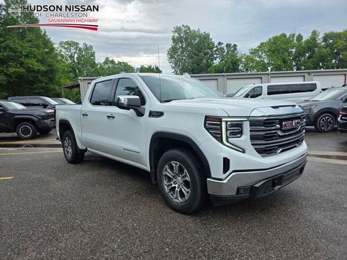 Used 2025 GMC Sierra 1500 SLT RWD image 1