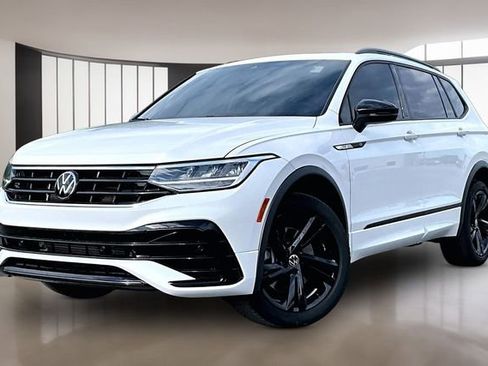 Used 2024 Volkswagen Tiguan SE R-Line image 1