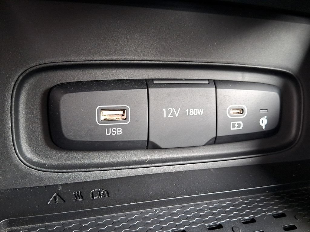 Certified 2023 Hyundai Venue Limited FWD image 24