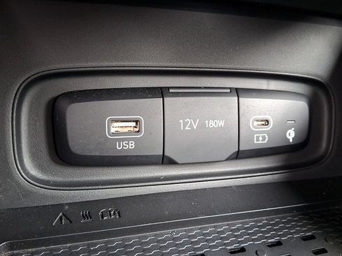 Certified 2023 Hyundai Venue Limited FWD image 24