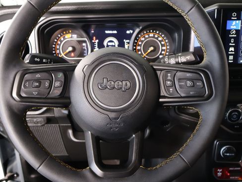 Used 2024 Jeep Wrangler Unlimited Sport AWD/4WD image 3