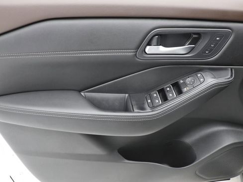 Used 2023 Nissan Rogue SL w/ SL Premium Package image 16