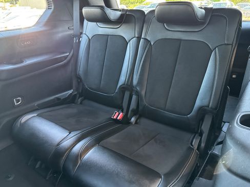 Used 2024 Jeep Grand Cherokee L Laredo image 16