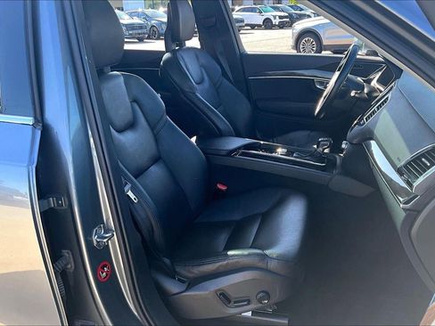 Used 2018 Volvo XC90 T6 Momentum w/ Convenience Package image 30
